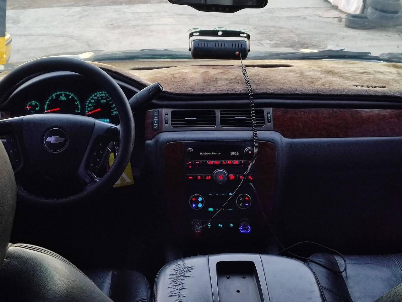 شوفرليت تاهو أدوات
كص قماره

الموديل: 2009 
المواصفات 
نص فول 
مقاعد جلد 
داخل أسود 
أدوات أدوات ادوات
السعر 75 ويه مجال 
البيع فقط بدون مراوس 
اي استفسار لتصال
***********
مكان السياره بابل الحله
