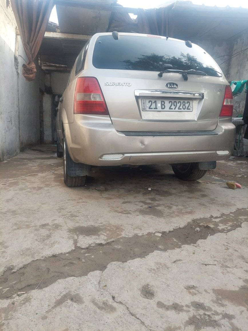 سلام عليكم للبيع كيا سورنتو موديل 2007 وأرد امريكي رقم سليمانية دولي بسمي سنوية ل ٢٠٣٠ هزة جديدة فور ويل السيارة صار بيها كازكيت وابيع على وضعها وسعر المحرك ٩ ورقات وباقي  لسيارة كفالة كير صدر تبريد منضومة كاملة جديدة تخم تاير شواصي مكفولة كله وضع شركة مكاني بغداد الامين الثانية والسعر 75 وبيها مجال قليل *********** وبيها بص جاملغ الامامي صبغ وسيارة جاهزة 7 راكب
