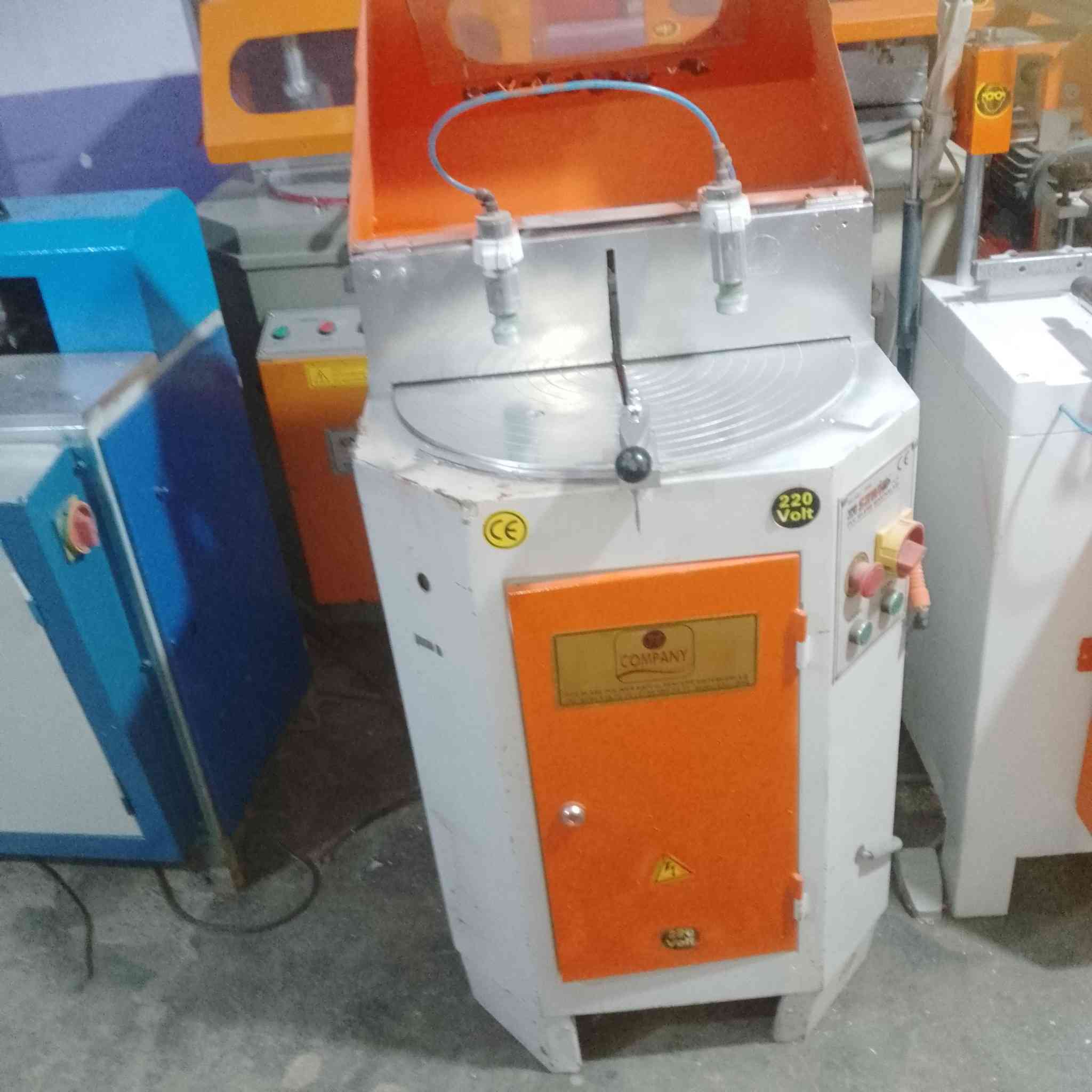 للبيع معمل بلاستيك سنكر كهرباء ٥قطع رقمي للتواصل *********** ابو زينب مكان في كركوك حي قادسيه
