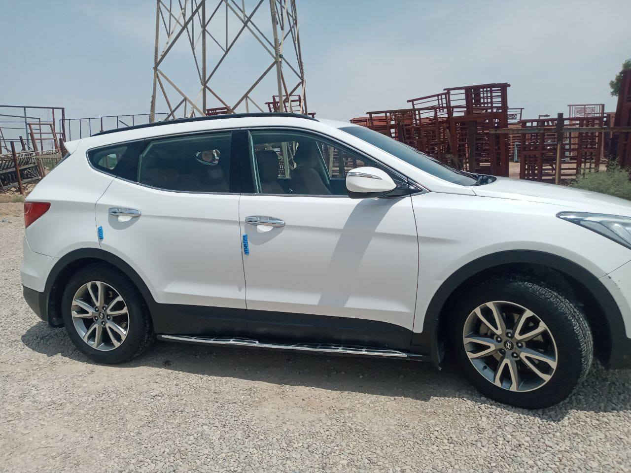 السلام عليكم للبيع سنتافي خليجي 2014 محرك 2500 باسمي وسنويه 2027 لون ابيض صدفي ماشيه 150 كم بسعر 160 وبيها مجال  للاستفسار اكثر  ع الرقم ***********
