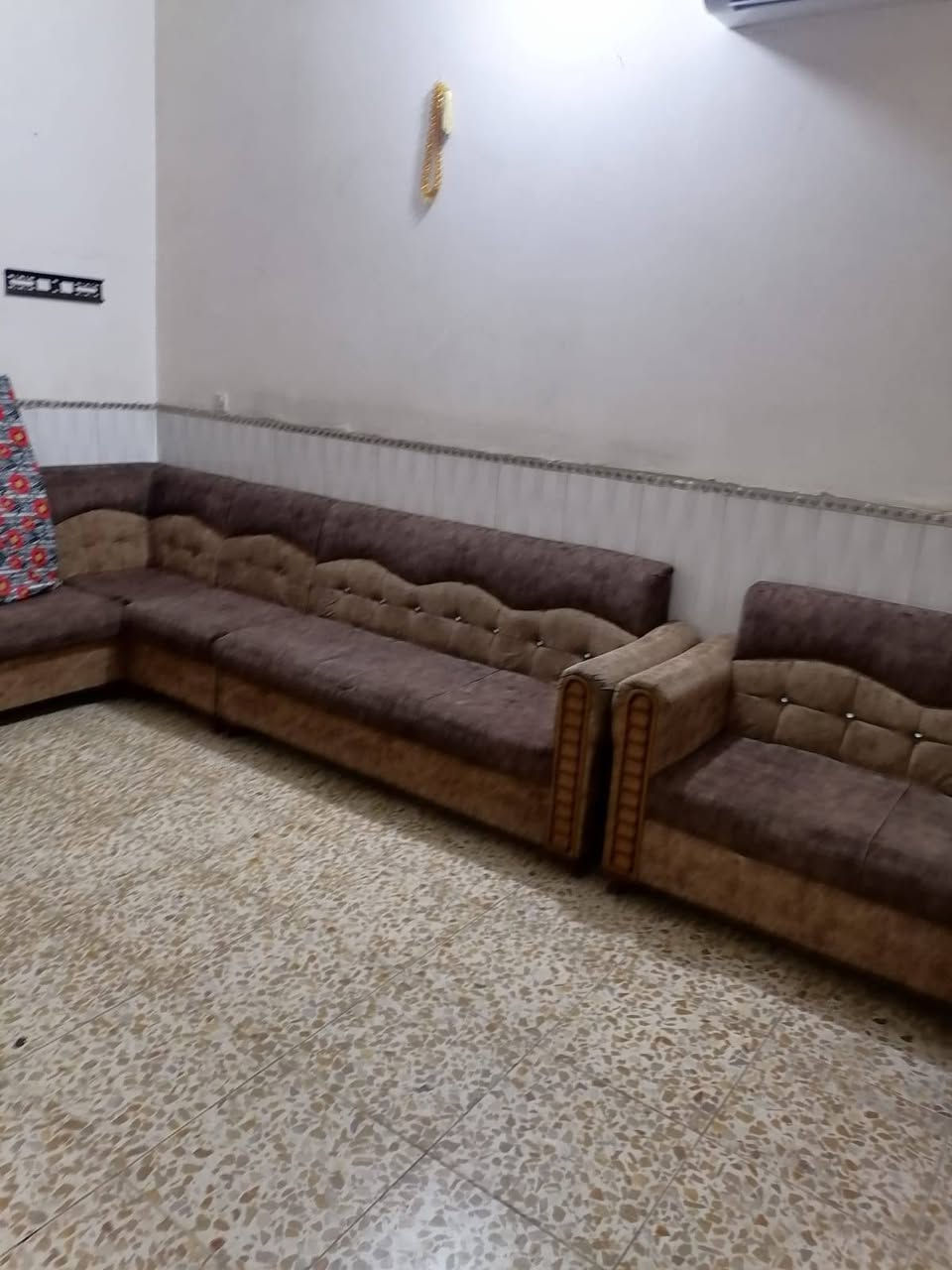 السلام عليكم نص قطعه شرك72متر قطاع62كياره
3طوابق 4غرف نوم +استقبال ومطبخ السعر155قفل الاتصال بلرقم 

***********
