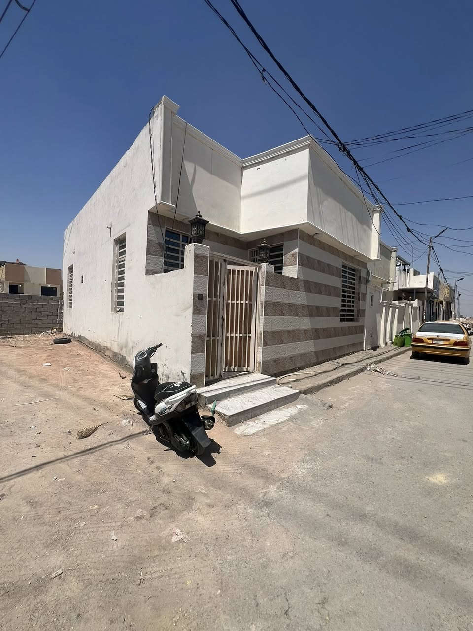 بيت 🏠 للبيع ركن 100 متر  صب كوكريت سقف وساس زراعي 25 صاله مطبخ استقبال 
2 خرف ماء 💧كهرباء خط مولده تانكي مي ويا وكيزر 
مكان نجف ميسان عامود 314 
*********** 
سعر 38وبي مجال
