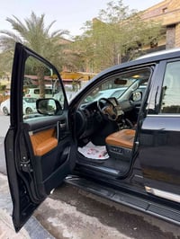 الاند كروز موديل 2021 بحريني ماشية 113 الف  سيارة مكفولة بيها فقط بارد...