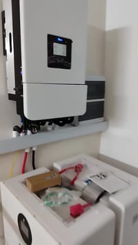 منظومة طاقة شمسية متكونه من ١٠ الواح لونجي X10 انفيرتر ديا ٨ كيلو واط ...