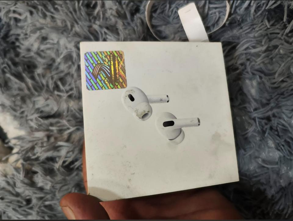 ايفون 15
برو ماكس 

ذاكرة 256

نضافه100

بطاريه 88

لون تيتانيوم 

مع سماعه ايربود ابرو 2

نضافه 100

***********
