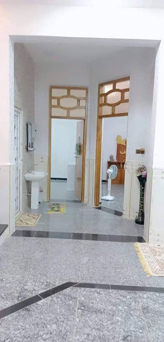 بيت للبيع المساحه ٢٠٠متر طابق واحد دوانم دورالنفط عل السده قرب بيت حيدرالغراوي للتواصل  على رقم تلفون ***********
