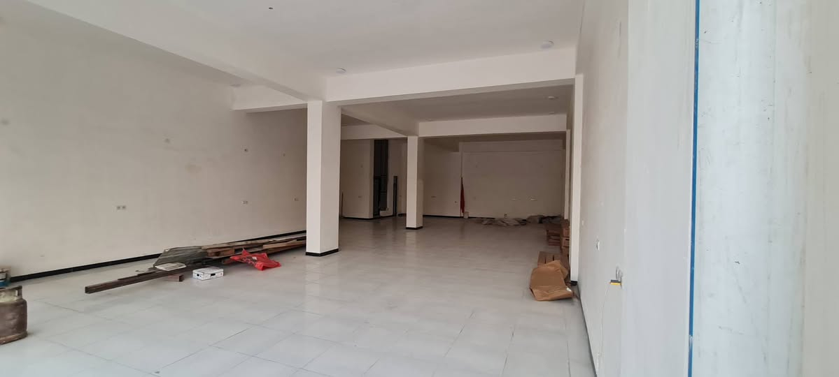 السلام عليكم 
عمارة زيرو موقع مميز للايجار 
تتكون من ٤ طوابق بمساحة ٢٥٠ متر لكل طابق 
نظام قاعات 
تحتوي ع مصعد كبير ومنظومة دفاع مدني متكاملة ومجهزة بكامرات مراقبة 
وبيتونة بمساحة نصف طابق 
تؤجر كبناية كاملة او طوابق منفصلة 
الموقع بغداد الزعفرانية الاربع شوارع
للاستفسار اكثر الاتصال على الرقم 
***********
