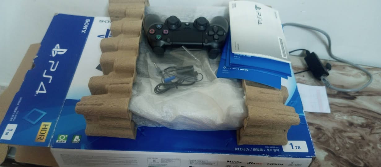 سلام عليكم
جهاز PS4 Slim 

ذاكرة الجهاز 1T يعني 1000 گيگا
 جديد مهكر نضام 11.00
كامل ملحقات اصليه 
جهاز مكفول من الشخط 
فول نضافه مليار ب100٪
جهاز مشتغل اقل السبوع جديد كسر كارتون وليس باله
(شرط الفحص)

 سعر 450

مكان مدينة الصدر الاورفلي ***********
