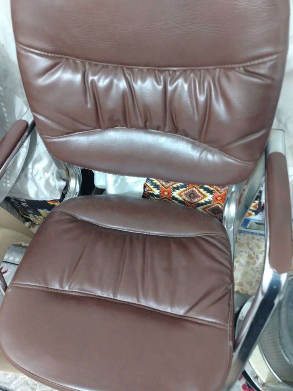 السلام عليكم
للبيع ميز مكتبي مع كراسي ٢
نظيف كلشي مابي اي عيب
اريده ب١٥٠ وبي مجال
مكاني ابو غريب


**إذا كنت صاحب هذا الإعلان وتريد حذفه لأي سبب، رجاءا أرسل رسالة إلى الدعم الفني**