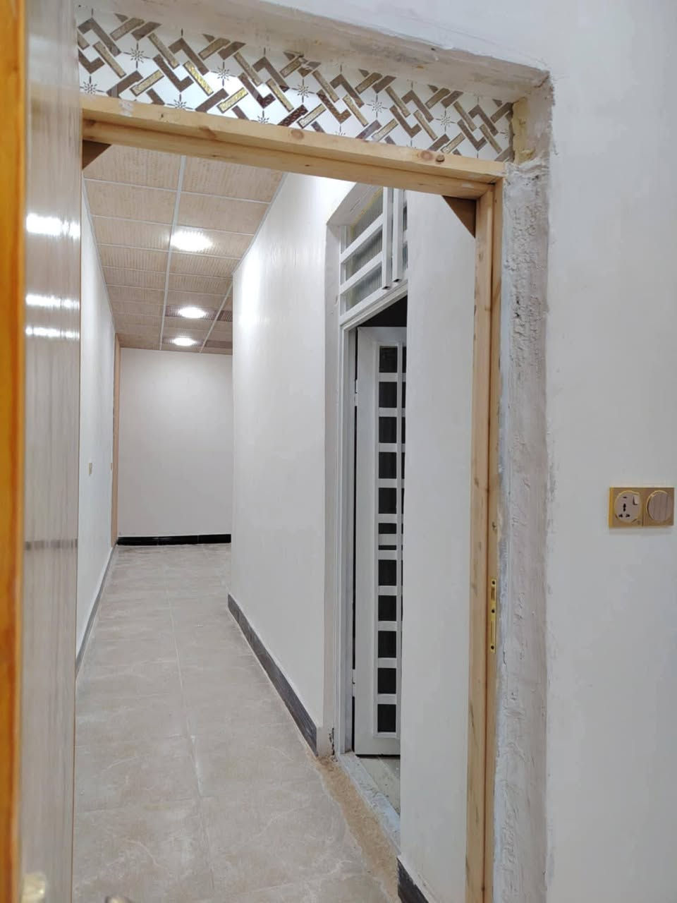 السلام عليكم دار للبيع مساحه 100متر يتكون من غرفه وصاله ومطبخ وبراني وصحيات داخليه وخارجيه مجمع الجوادين السكني وره سيد حبوب  التواصل خاص ***********
