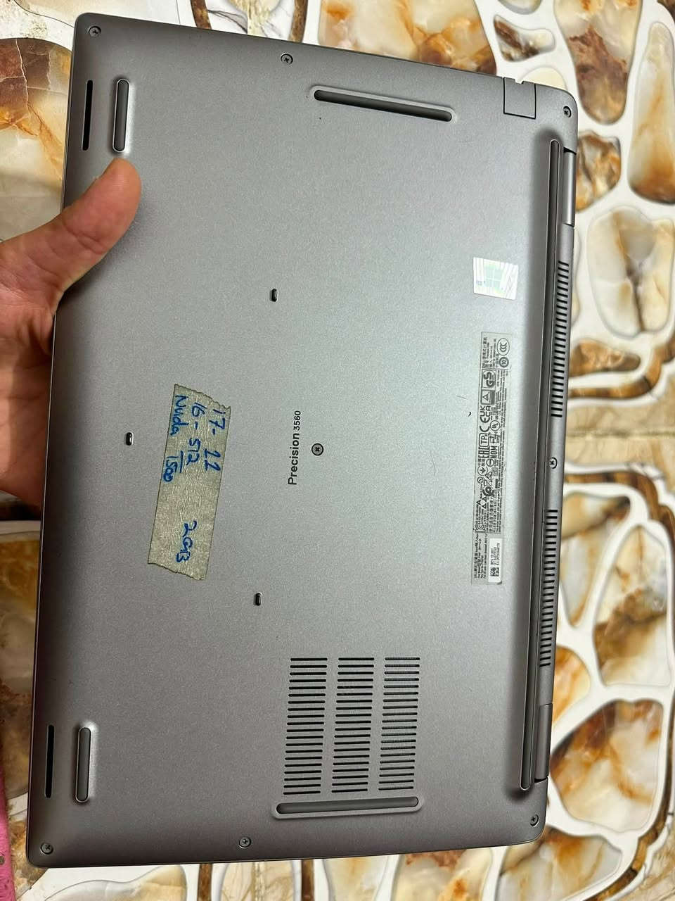 💻 لابتوب Dell Precision 3560 للبيع
* الموديل: Dell Precision 3560

* المعالج (CPU): Intel Core i7-1185G7 @ 3.00GHz (جيل 11)

* الرام (RAM): 16GB

* كرت الشاشة (GPU):

    * NVIDIA T500 (منفصل) – 4GB VRAM

    * Intel Iris Xe (مدمج)
*ذاكرة 512 ssd

* نظام التشغيل: Windows 11 Pro 64-bit

* DirectX: إصدار 12

* الشركة المصنعة: Dell

* البطاريه جديده جداً اقل شي تستعمل من٣ ساعات متواصله إلى ٤ ساعات 

*وياهه شاحنة اصليه مال الشركه 

⸻

✨ مميزات الجهاز:

* مناسب للتصميم، البرمجة، والأمن السيبراني 🔐

* يشغل برامج قوية + يدعم Virtual Machines

* كرت شاشة منفصل العاب الثقيلة 🎮

الله يشهد جهاز نضيف كلش ما مستعمل هواي 

سعر لابتوب ٦٩٠ قفل 

رجاً اقره الموصفات وبلغني 

تواصل ***********
