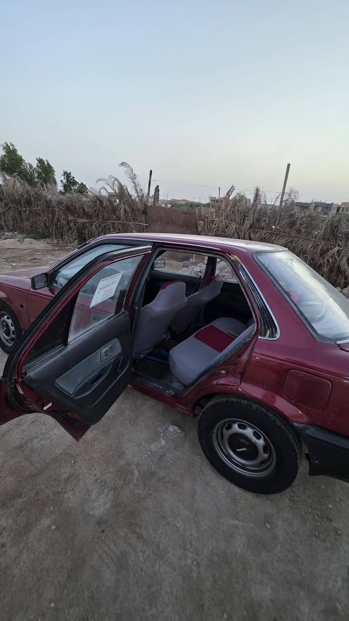السلام عليكم
كورله مديل ١٩٩٢ يسرة بلادصبغ عام مكينه وكير جدد 
حداديه جاهزة السيارة خير من الله تبريد فقط كمبريسر عوزة بس شد الاستفسار 
***********
