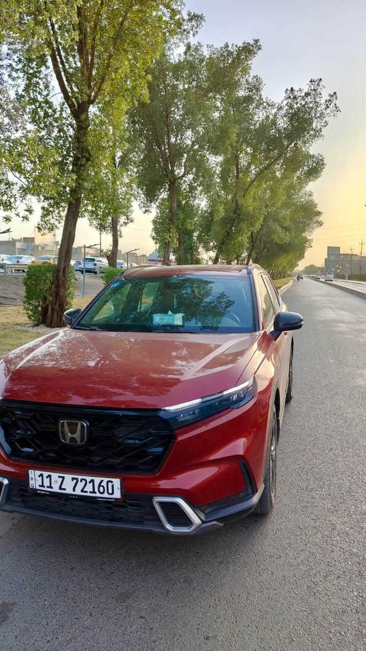 السلام عليكم للبيع هوندا CR-V وارد امريكي
حادثه ٤ بيبان صطحيه وطخه خفيفه بالجاملغ البيبان نفسه مصلحه 
هايبرد مكينه ٢٠٠٠

المواصفات 

بونراما 

بصمه 

تشغيل عن بعد 

كشنات تدفئه 

ستيرن تدفئه 

كشنات جلد 

كشنات كهرباء 

صندوك كهرباء 

تبريد قطعتين 

حساسات امامي خلفي 

رادار امامي 

رادار خلفي 

ورادار جانبي 

بصمتين بيه السياره 

الصندوك بالرجل ينفتح 

لايت فول LED

مكاني بغداد نفق الشرطه 

***********

السعر ١٨٥ وبيه مجال بسيط
