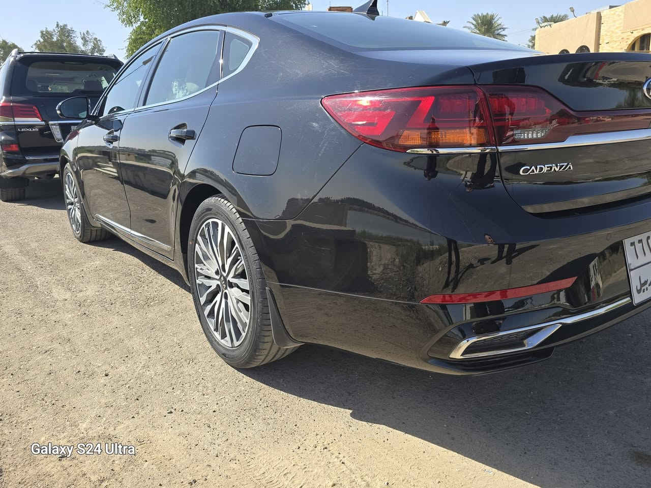 السلام عليكم
كيا كادنزا للبيع موديل 2021 خليجي وكاله مكفولة من الضربه والصبغ

ماشيه 70 الف كيلو

عدا طخه بالجاملغ صغيره ومعدل بارد

مواصفات ستندر
شاشه وكامره دواره مقاعد جلد حساسات
حساس إطارات
مرايه كهرباء
اناره لد كامل خلفي

سعرها 210 ورقه قابل لتفاوض

السنوية بأسمي اني صاحبها الشرعي

مكاني السيدية

***********

***********
