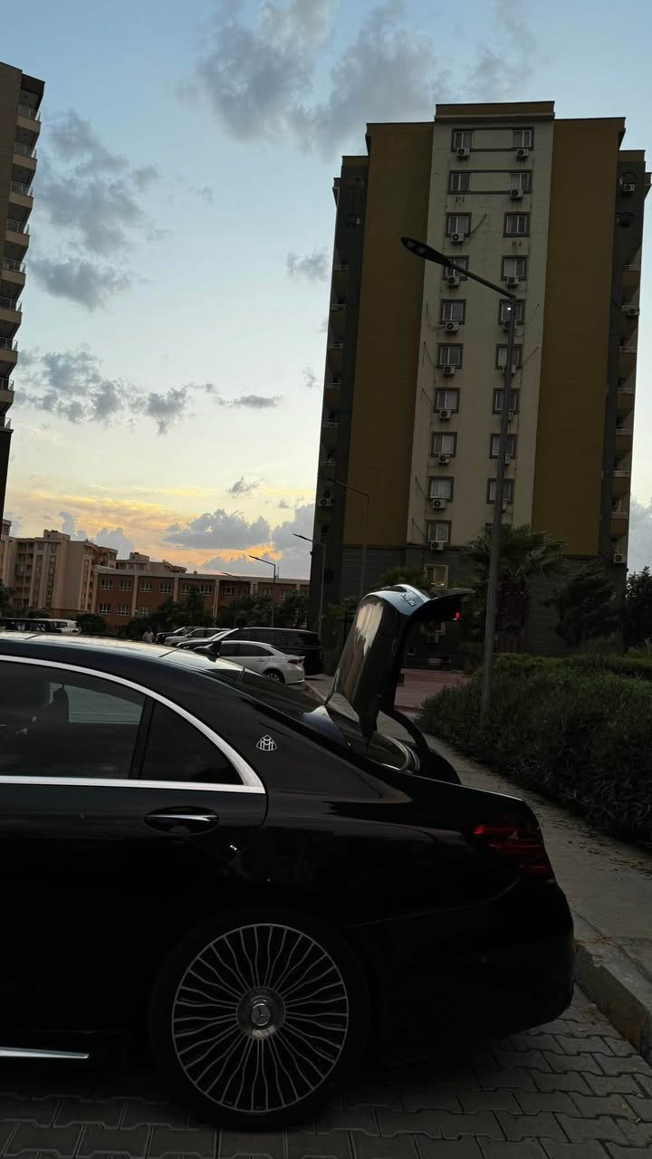 🚘 مرسيدس S550 – وارد ألماني 🇩🇪 | فول مواصفات | موديل 2015

للبيع 🔥
سيارة الفخامة والهيبة، مرسيدس S-Class S550 وارد ألماني أصلي،
بحالة ممتازة جداً من الداخل والخارج، ضمان دولي، لا تحتاج أي صرف.

⸻

✨ المواصفات والتفاصيل:
 • ✅ الموديل: 2015
 • ✅ المحرك: 8 سلندر (V8) توين تيربو
 • ✅ القير: أوتوماتيك – 7 نمر
 • ✅ الدفع: 4MATIC 
 • ✅ اللون الخارجي: أسود لامع ملوكي
 • ✅ اللون الداخلي: اوف وايت جلد طبيعي فاخر
 • ✅ ضمان ألماني دولي

⸻

⚙️ مواصفات الفول كامل:
 • 🏁 نظام الدخول والتشغيل الذكي (Keyless Go)
 • 🌙 سقف بانوراما كامل مزدوج
 • 💺 كراسي كهربائية أمامية وخلفية مع ذاكرة وتسخين وتبريد وتدليك
 • 🧭 نظام الملاحة Navigation + شاشة كبيرة مزدوجة
 • 🎶 نظام صوت Burmester الفاخر
 • 🌡️ تحكم بالمناخ رباعي المناطق
 • 🚘 نظام الإيقاف التلقائي – Park Assist
 • 📸 كاميرات 360 درجة + حساسات أمامية وخلفية
 • 💡 أضواء LED ذكية متكيفة مع المنعطفات
 • 🛋️ طاولة خلفية فخمة + ستائر جانبية وخلفية كهربائية
 • 🛡️ أنظمة سلامة متكاملة (ABS – ESP – Blind Spot – Lane Assist – Radar)
 • 🕶️ نظام الرؤية الليلية + Cruise Control ذكي
 • 🔥 نظام رفع وتعليق هوائي (AirMatic Suspension)

الموقع الضلوعية 
***********
***********
 • 🧠 نظام القيادة الذكية من مرسيدس (Intelligent Drive بلاد, صلاح الدين
