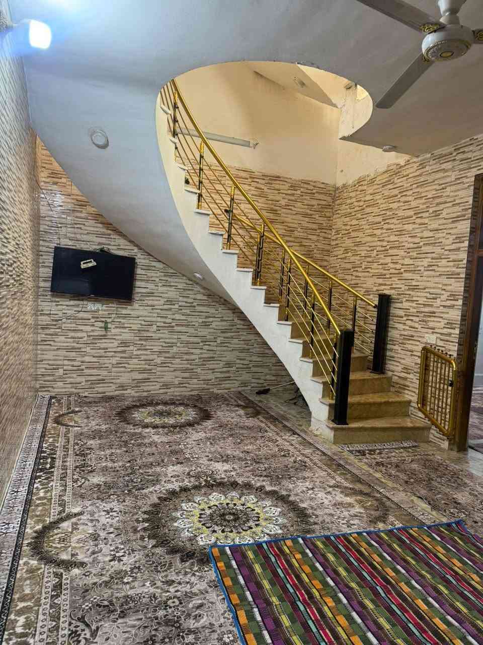 السلام عليكم ورحمة الله وبركاتة
بيت زراعي
في منطقة البلديات الضباط الثانية شارع ٢٠ قرب مجمع فدك
المساحة _ ٢٠٠ متر  طابقين
الواجهة _ ١٠ متر
النزال _ ٢٠ متر
بناء سنة ٢٠١٨
يحتوي على ٦ غرف نوم ٤ كاملات و٢ عالنص
ترك عدد ٢
مطبخ
حمامات عدد ٣
محل كبير مع البيت

السعر ٢٢٠ مليون وقابل للتفاوض للشراي

ملاحظة/ المنطقة جاي يشتغلون بيها خدمات (تبليط وخدمات جديدة) 

للأستفسار الاتصال على الهاتف (اتصال + واتساب) 
***********
