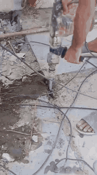 سلام عليكم احمي صطحك من مياه الامطار ورطوبه قبل الامطار القويه كادرنا تطبيك شتايكر تزفيت إعادة ماستك روف كات قلع الاشتايكر المتكسر او الفاطر او الخاسف واعاده باسعار مناسبه ***********
