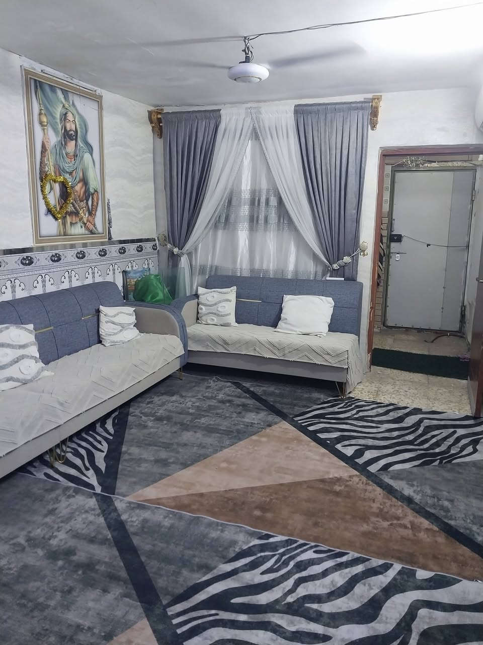 السلام عليكم بيت للبيع نصف قطعه شرك طابق ونص نظيفه جداوامستعجل على البيع  مساحه٧٢متر قطاع ٧٤ قريبه جداعلى شارع سوق العوره السعر٨١وبيها مجال قليل وتحتوي على غرف نوم عدد٢ واستقبال ومطبخ وحمام وتواليت اتصال على الرقم***********

