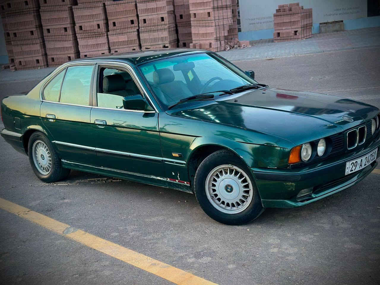 سلام عليكم بيم حجم 520
موديل 89صبغ عام للجماليه 
مكينه بيهه بدايت تبخير قليل 
تبريد شغال رقم النكليزي بسمي 
كير اوتو سياره حلوه مال بيت
مكاني بغداد الغزاليه 
السعر 33وبيهه مجال
التواصل ***********
