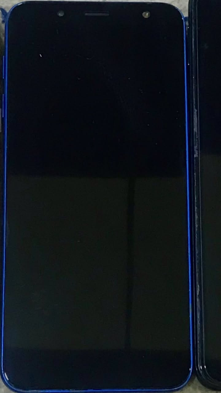 السلام عليكم 
متاح موبايل j6
ذاكره 32 
بصمه وجه بصمه اصبع شغال
بطاريه 5000 
جهاز كله شغال شرط ونضيف 
دبل سيمكرت اي خلل مابي
السعر 40 وبي مجال للطيبين 
للاتصال ***********
