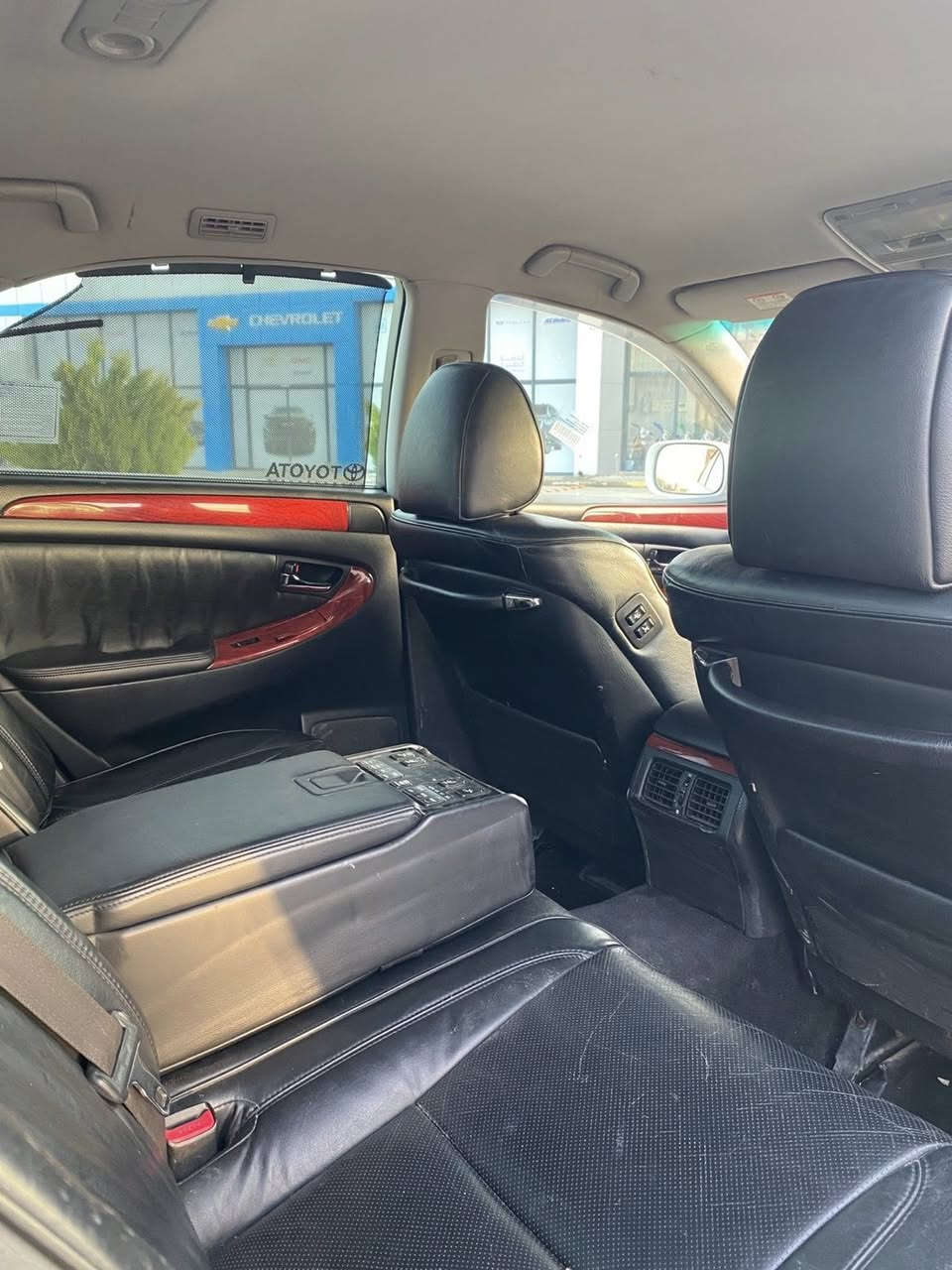 سەرەتا بەناوی خوای گەورە
ماجیستا قەپات قەپات مواسەفات بەس سڵاید نیە 
موووس موووس بەس ماشاءاللەی ئەویت 
جڵد هیتەر سەلاجە مەرکەزی 
٥ دووگمەی ٣ پەردە قەپاتە سەیارەکە 
ناو رەشی فۆرمیگا سوور 
٤ تایە و ویلی لۆکی مایباخ 
هەموو گیانی بە شەرت لە دەعامی پیشەوە هەتا دواوە 
حاسە و رادارە دەبڵەکانی حووڕە بە دڵی خۆت بەرز و نزمی بکە 
سعر٥٣ گەڵا و معامەلەیەکی برایانە
شوین سلیمانی 
ژ.م ***********
*********** 
گۆڕینەوە ناکەم بەس فرۆشتن
