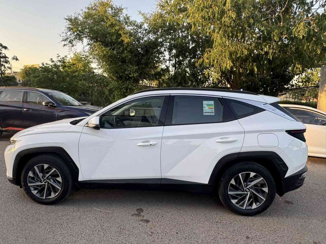 السلام عليكم 
هاي توسان 2024 خليجي بلاش⚪️
179$ وبيها مجال بسيط هم
بيها صبغ بسبب طخه بسيطه جدا
بين جاملغ ولبنيد وبدون ايرباك ولا دواخل
وبيها بارد قليل
الموصفات فول للاخير عدا فتحه
بصمه وسايد بريك بصمه
بردات خلفيه كشنات تدفئه 
داخل حمصي وكشنات كهرباء
مودات قياده وشاشه ديجتل
هواي موصفات بيها
محرك 2000 دوش
مكانها بغداد البياع
***********
بي وتساب
