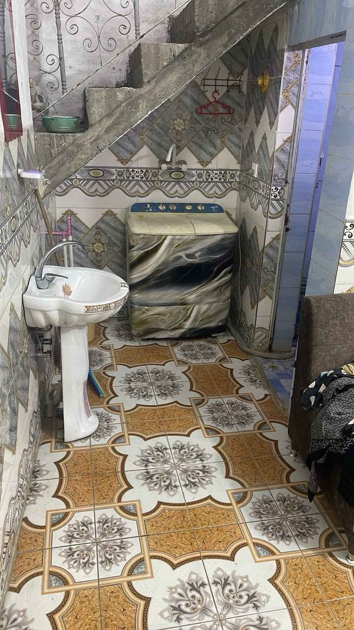 للبيع دار سكنية (بالتقسيط) - فرصة للسكن أو الاستثمار 🏡
​الموقع: [حي الصمود 2]، بالقرب من "مندي وتنور" (موقع حيوي ومميز).
المساحة: 108 متر مربع.
​إذا كنت تبحث عن دار سكنية وبشروط دفع ميسرة تتناسب مع ميزانيتك، هذا العرض يوفر لك فرصة التملك بضمانات كاملة.
​شروط الدفع:
​المبلغ المقدم: 35,000,000 دينار عراقي.
​القسط الشهري: 350,000 دينار عراقي فقط.

ملاحظة :البيت ساحب عليه عقار وأنطي كافة الضمانات للمشتري لضمان حقه
***********
