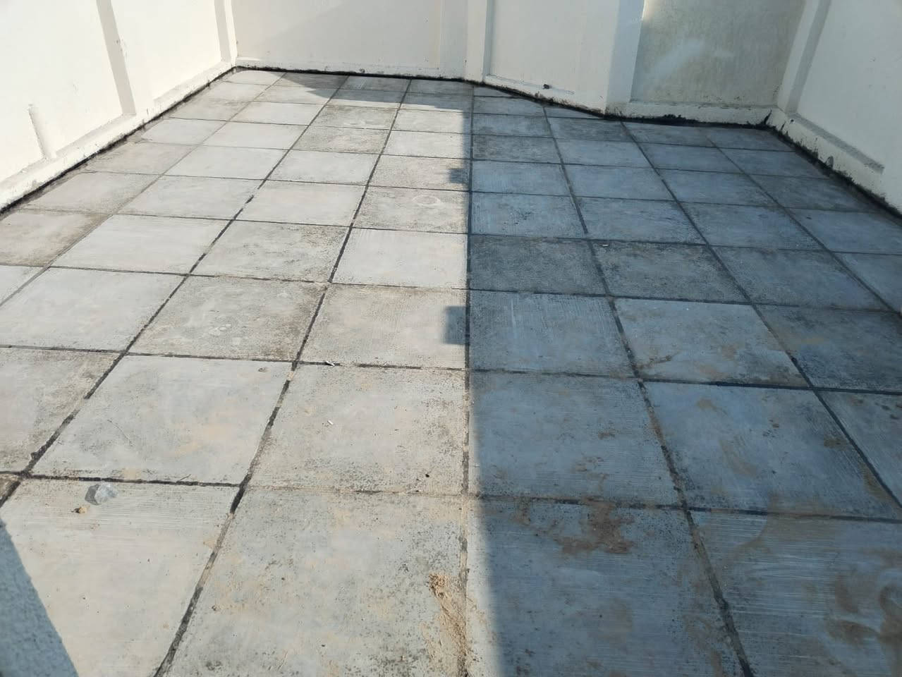 بيت مساحة ١٤٢ونص واجهة ٧او نص نزال١٩ سويب قرب السيدين بناء درجة اولة سنة لبناء ٢٠٢٣عدد الغرف ٤ مدخلين صالة ومطبخ حولي جبير خدمات فوك جوة جاهز للسكن 
الاستفسار الاتصال *********** مكتب الأمير
