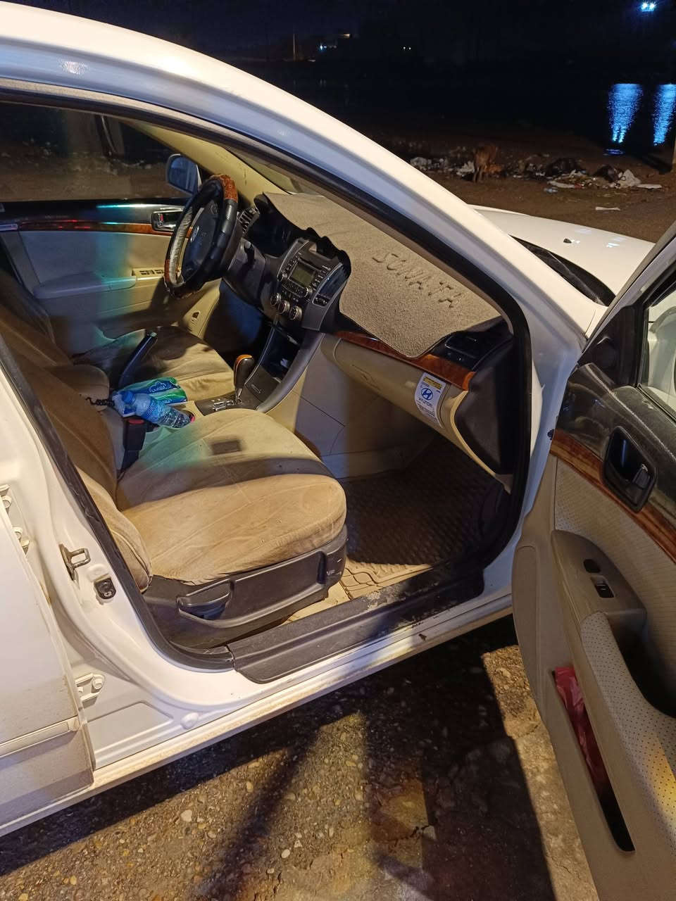 سوناتا للبيع موديل 2009وارد امريكي مكينه 2400 مكفولة السياره من الحادث والضربه والصبغ ماعده بارد اصبع بل الباب الخلفي عكس السائق بدون صبغ  العنوان ديالى للاتصال على هذا الرقم***********
