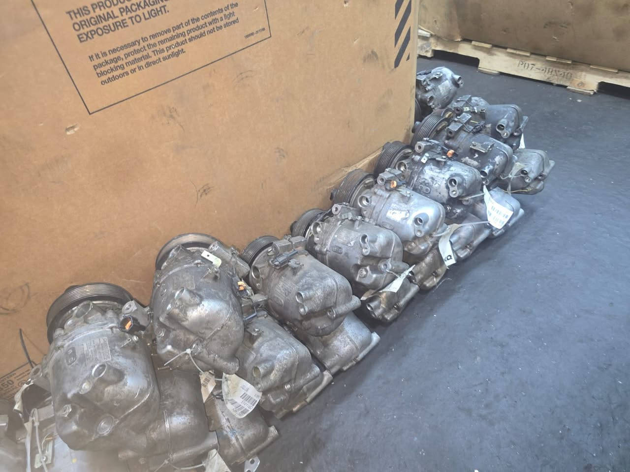 جاري شحن حاوية قطع غيار" نيسان نافارا " من خارج العراق 
الى مركز نافارا العوادي 
موعد الوصول الى المخزن  20 يوم 

توفر قطع غيار ومحركات نافارا بنزين + كاز 

اللي عندة قطع ويريد يوصي عليها او يحجز جملة او مفرد يتواصل على الواتساب : 

***********
‭***********‬
