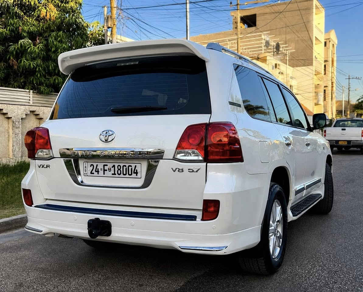 الـسـلام عـلـيـكـم
للبيع لاندكروز 2013 VXR
السيارة كفالة عدا الدعامية 
فـول مـواصـفات اعلى فئة ( محرك مواصفات لكزز )  
 محرك V8 سعة 5.7 
* 8 مقاعد
* جلد فاخر
* تبريد وتسخين للمقاعد الأمامية
* ذاكرة للمقاعد
* فتحة سقف
* شاشة ملاحة
* كاميرا خلفية
* بلوتوث
* نظام صوت JBL 
* ثلاجة وسطية في بعض نسخ VXR 
* دخول وتشغيل بصمة
الأمان
* مانع انزلاق
* وسائد هوائية متعددة
* مساعد نزول المرتفعات
* حساسات أمامية وخلفية
* كاميرا خلفية  
بعد هواي مواصفات
عنوان بغداد الكرخ
رقمي ***********
الـسـعـر 360 وبية مجال بسيط للشراي
