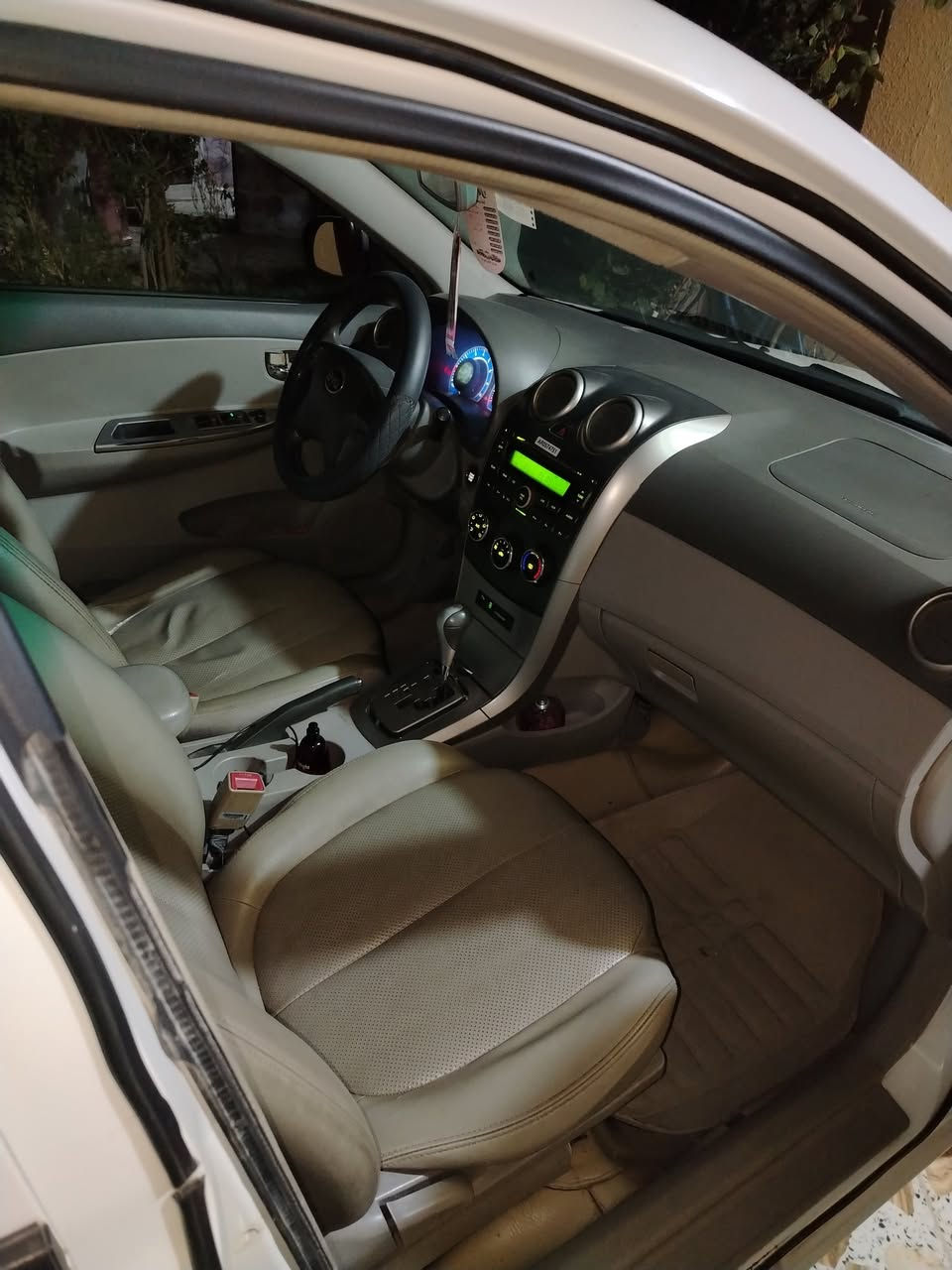 بي واي دي موديل 15 كفاله عامه للبيع سعرها ٦٠ وبيها مجال المكان واسط الصويره باقي التفاصيل ***********
