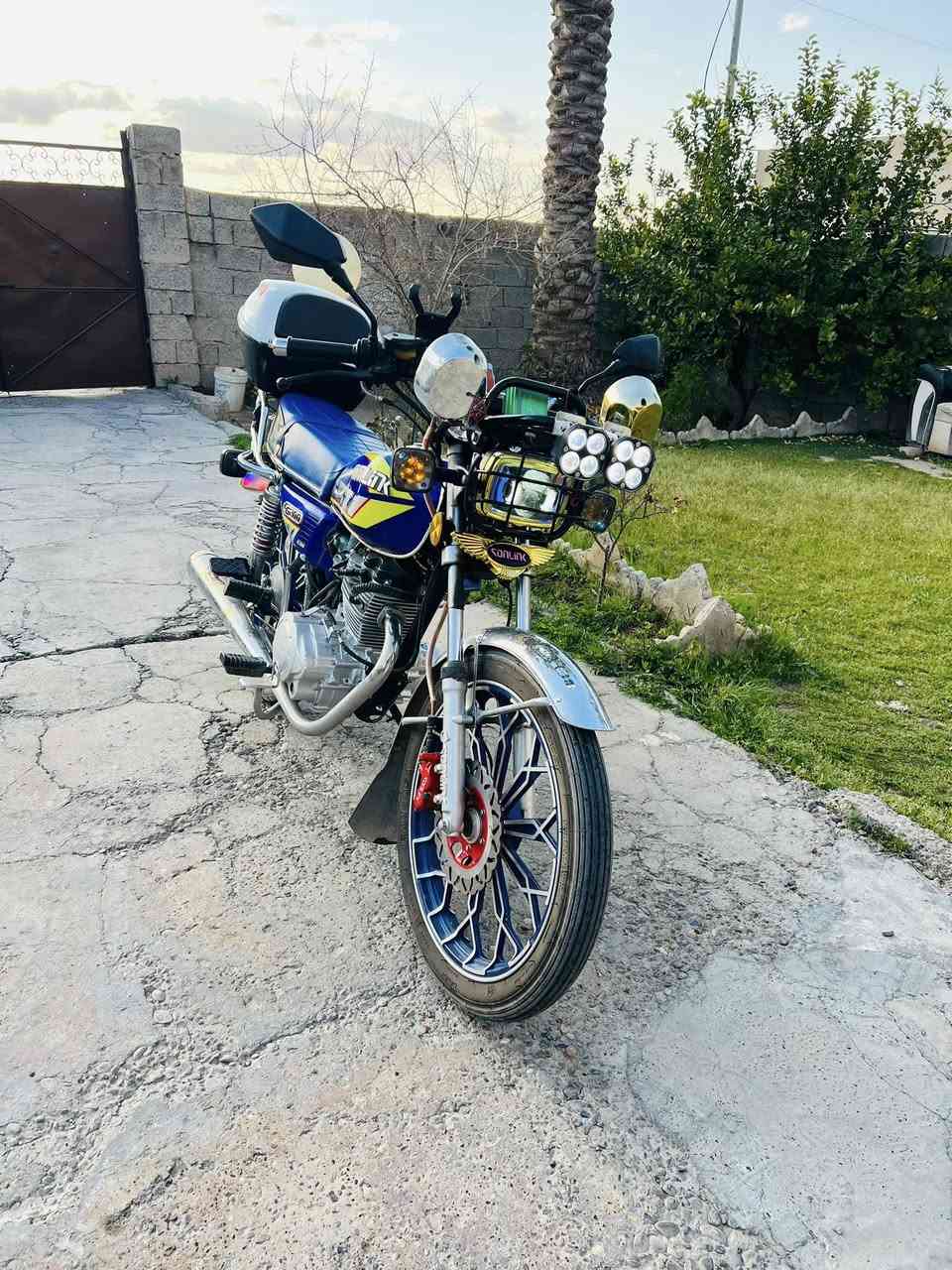 سلام عليكم للبيع سيفان24 محرك200 بعده جديد محرك ما مفتوح كلشي شغال بصمه شغاله سعر 725 بي مجال حك لجيه
مكاني عوينات
رقمي ***********
