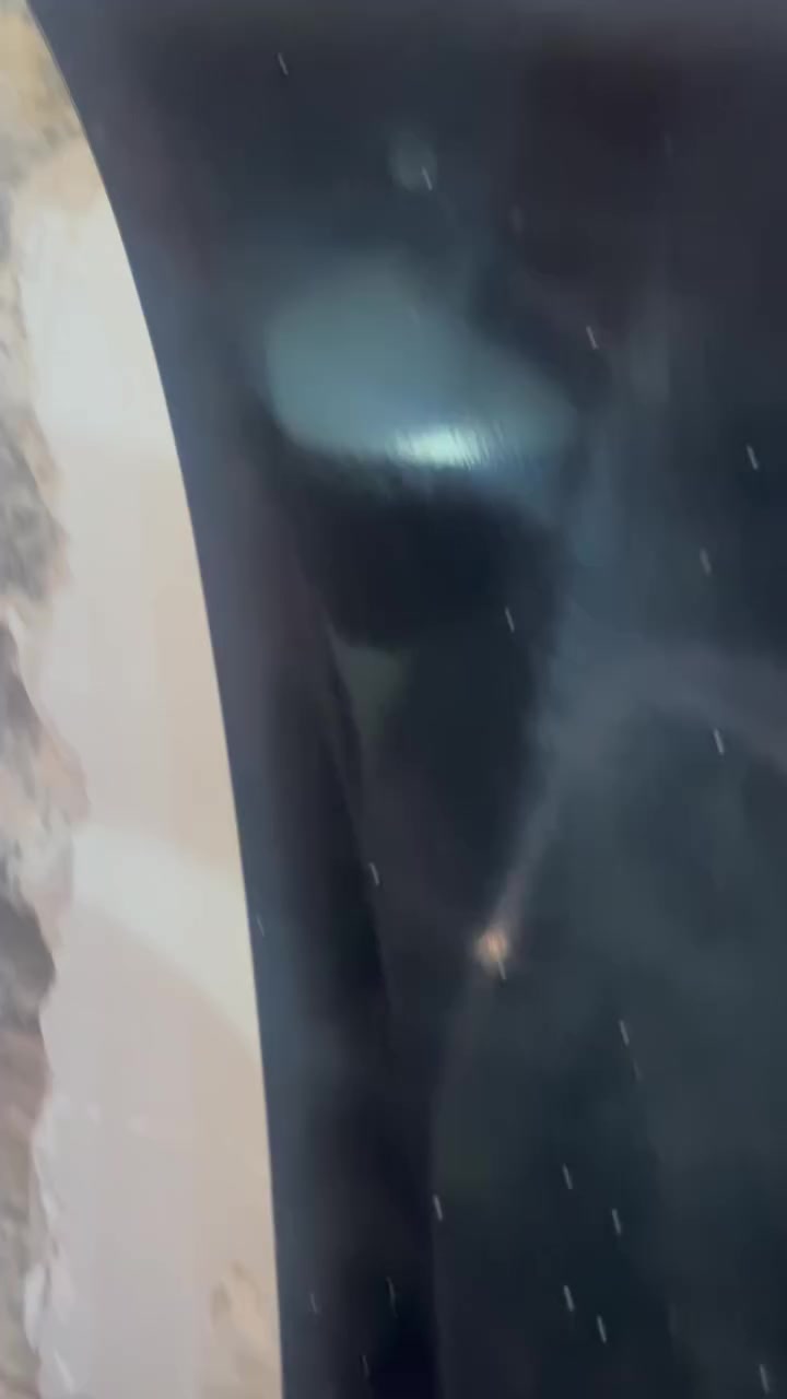 بنيد  هليكات. تايون باب اول.   السعر 200 الف. مكاني الغزاليه  شارع المشجر. ***********
