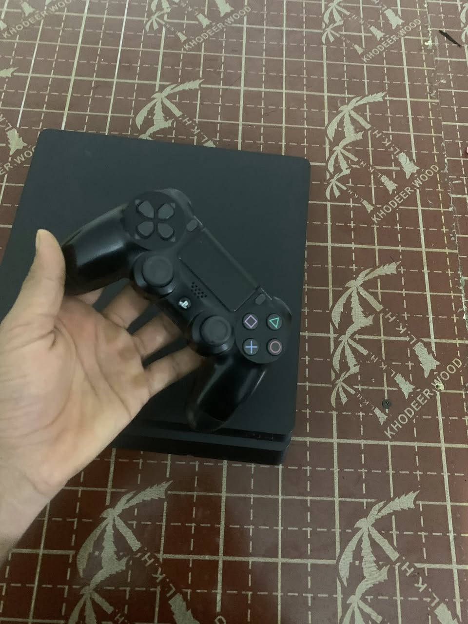 بلي فور اسلم
جهاز نضيف مداخل تصليح
الهارد 500 
جوستك اصليه 
وقرص كل فيت يوتي 
عنواني بغداد الدورة ***********
سعر الجهاز 200 قفل توصيل ماعندي
