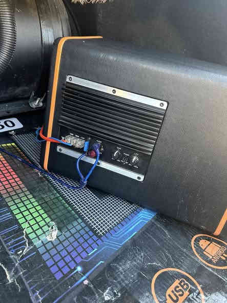 مضخم للبيع جديد السعر 50 وبي مجل ***********
