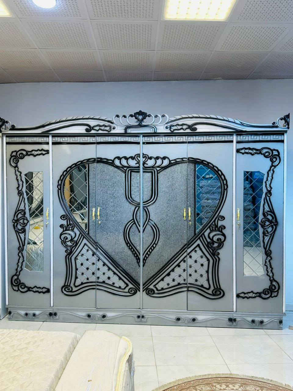 غرف نجاره عراقيه صاج خشب عراقي 💯💯

تتكون من ١٠ قطع 

عرض الكنتور٣مترات و٢٠سم

ارتفاع الكنتور مترين و٤٥سم

السرير بلوك ٦ ارجل

طول السرير 200 سم 

عرض السرير 160 سم 

الضهر شد براغي

الزاويه بارتفاع الكنتور 
🚚 التوصيل: متوفر لجميع محافظات العراق
📩 للطلب أو الاستفسار: تواصلوا خاص.


**إذا كنت صاحب هذا الإعلان وتريد حذفه لأي سبب، رجاءا أرسل رسالة إلى الدعم الفني**