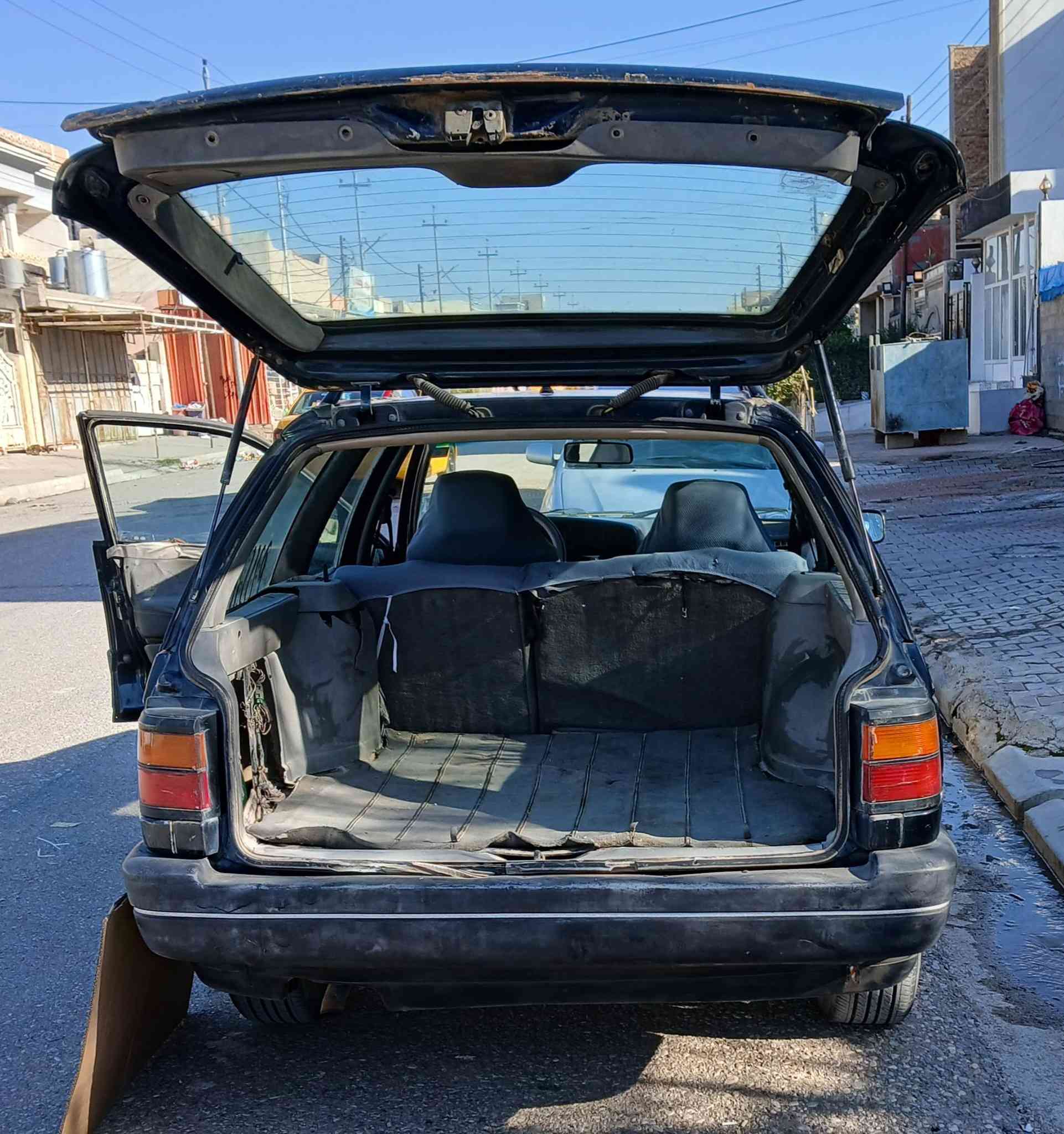 سيارة  فولكس واكن باسات اللون ازرق نيلي موديل 92
رقم كركوك ن .. السنوية لل 2029 شرط التحويل  محرك  لا صرف ولابخار بالشرط والكير كذلك 
السيارة جاهزة مال بيت صارلها 6سنوات عندي ترايك وين ماتريد تايرات الامامي جديد.  الخلفي فوك نص عمر  .. والكشر كدامك بيها فقط ٤ أصابع رأس الجاملق الأمامي للجهتين كما موضح بالصورة 
السعر  25 بي مجال للطيبين 
الرقم  ***********
