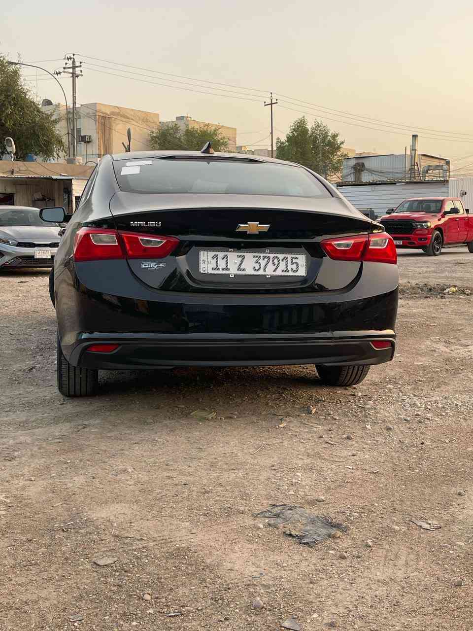 السلام عليكم للبيع ماليبو LS وارد امريكي 2023 حادثها جاملغ وبنيد وباب السايق مسروق بدون شاصي الباب والبنيد مبدلات نفس اللون والجاملغ مصبوغ المراوح والراديترات وغاز التبريد والبوابات كُله على البلاد رقم بغداد حره ماشية 26 الف مشي امريكا السعر 130 $ وبيها مجال  مكان السيارة بغداد السيدية للاستفسار الاتصال على الرقم ***********
