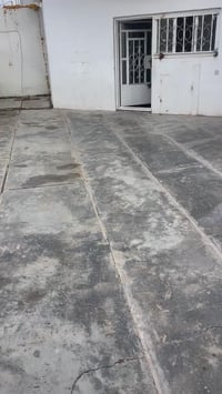 بيت للإيجار • ٢٥٠م • ٢ غرف