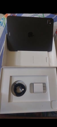 ايباد برو معالج M5نضافه 100/100بطاريه الجهاز /95 مكفول كفاله عامه كامل...