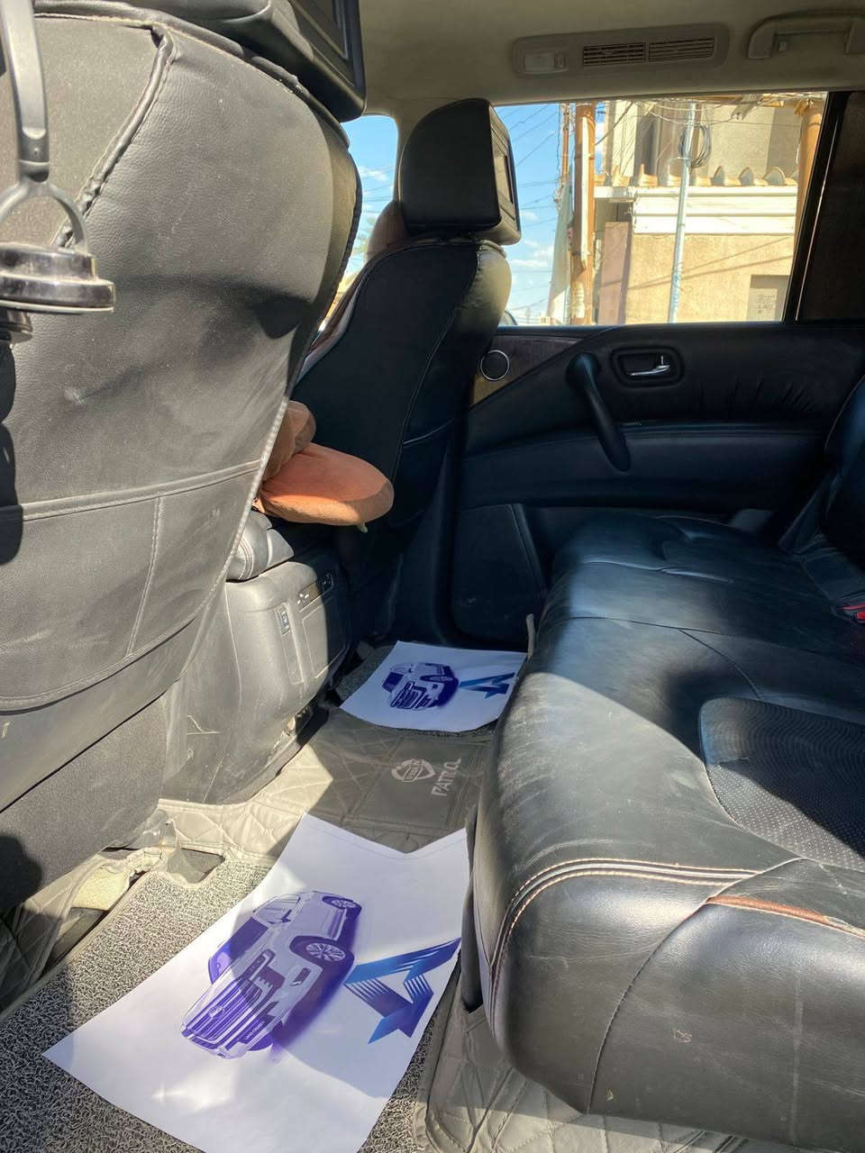 عندي ارماده 17للبيع رقم أربيل شكل الباترول وبسنويه باترول وارد أمريكي بيه اربع قطع صبغ  فئه بلاتينيوم كامل موصفات سياره نظيفه جدا السعر 175 وبيه مجال للاستفسار الاتصال على الرقم ***********
