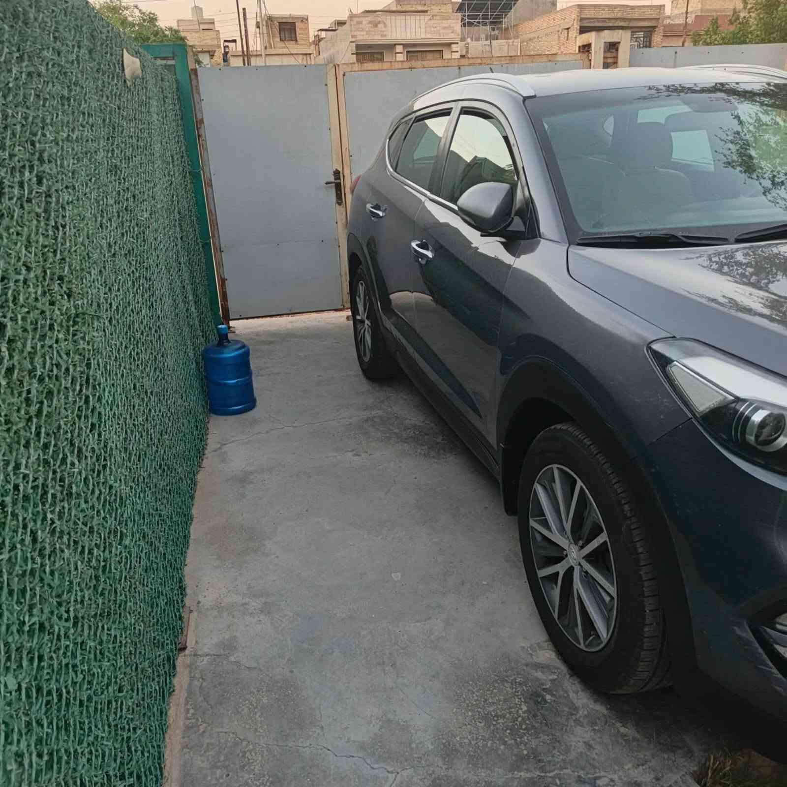 السلام عليكم توسان خليجيه مديل 17 رقم بغداد بيه الجاملغ الامامي صبغ فقط وبيه بارد اقل الشبر والباقي مكفول مكان السياره بغداد السعر 158 رقم صاحب السياره *********** السياره جديده واحله من الصور
