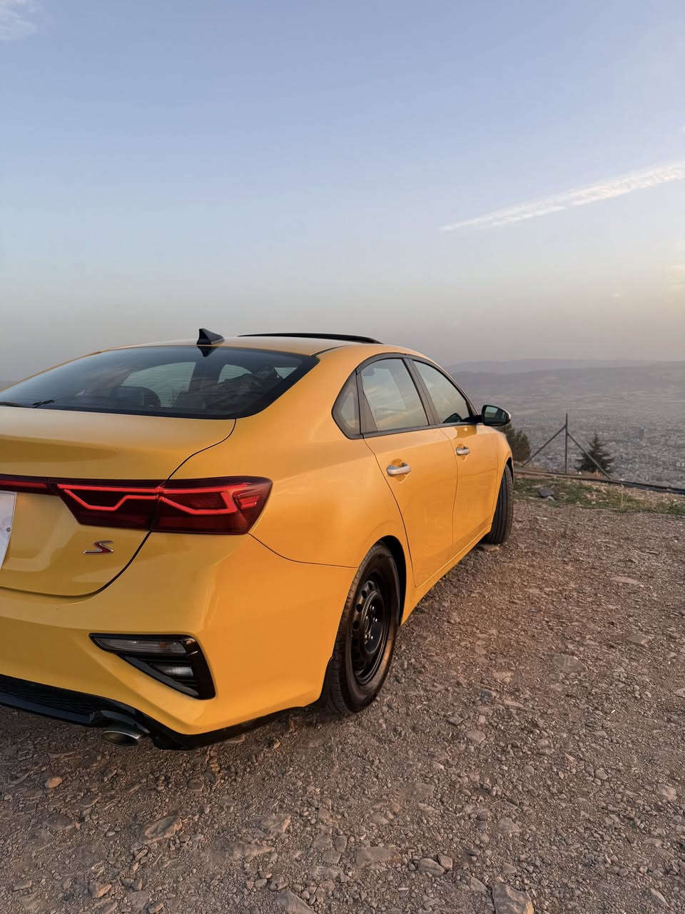 سلام عليكم كيه فورتي موديل 2019 بأسمي تحويل ثاني يوم
 مواصفات السياره 
فتحت سقف 
تبريد بيانو منفصل 
رادار امامي توقف ذاتي 
شاشه جبيره 
منضومه غاز قبل فتره شادها السياره عليها ادامه كامله 
كير cvt بلادي سياره ع وضع الشركه 
عنوان بغداد الشعب *********** اتصال فقط
