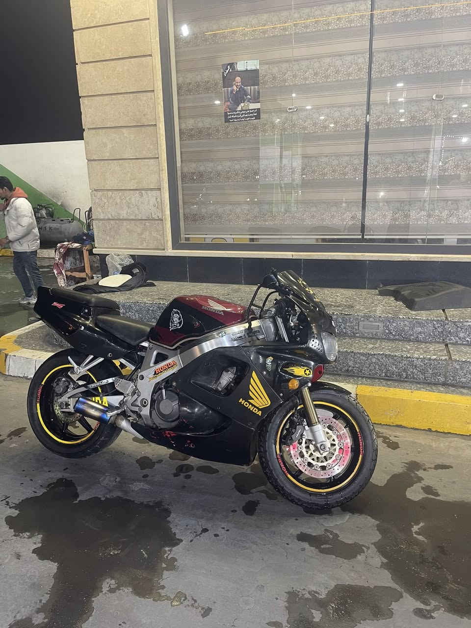 المو شراي لا يشوفني وجه احسن من مازعله السلام عليكم  هوندا CBR 919 السرعه 300  الموديل 2005  اوراق كامله  الدراجه جديده جديده  محرك مكفول  عقل مبرمج طلقات  باتري جديد  كهربائيات كامله  عليها اكزوز من ارفخم الاكزوزات. SC منضومه زينون اماميه  تخم اشاير ابو اللد  عدادات كلها شغاله  زوج تايرات جدد  بريكات امامي خلفي مضبوط بلكات NGK تخم  مري بلاديه كاربون فايبر جدد  مكانها الفلوجه  السعر خاص ماريد يكسرون سعرها ولد الحرام البعض للاستفسار *********** واتساب فقط ماسنجر متواجد
