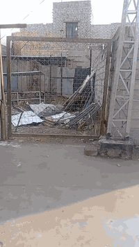 قطعة ارض للبيع 
(طابو ملك صرف )
الواجهة 17 النزال 10 
خدمات كاملة ( ماء وكهرباء وصب ) 
عرض الفرع 5 م 
تصلح مشتملين أو بيت كامل 
الموقع / بهرز - حي المصطفى - مقابل مكتب النائب محمد قتيبة 
للاستفسار / ***********
