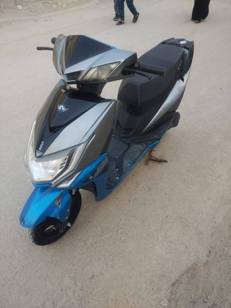 السلام عليكم للبيع شحن نضيفه 7 بطاريات بصمه مكاني مشتل السعر 400 وبيهه مجال قليل حك جيتك *********** واتساب
