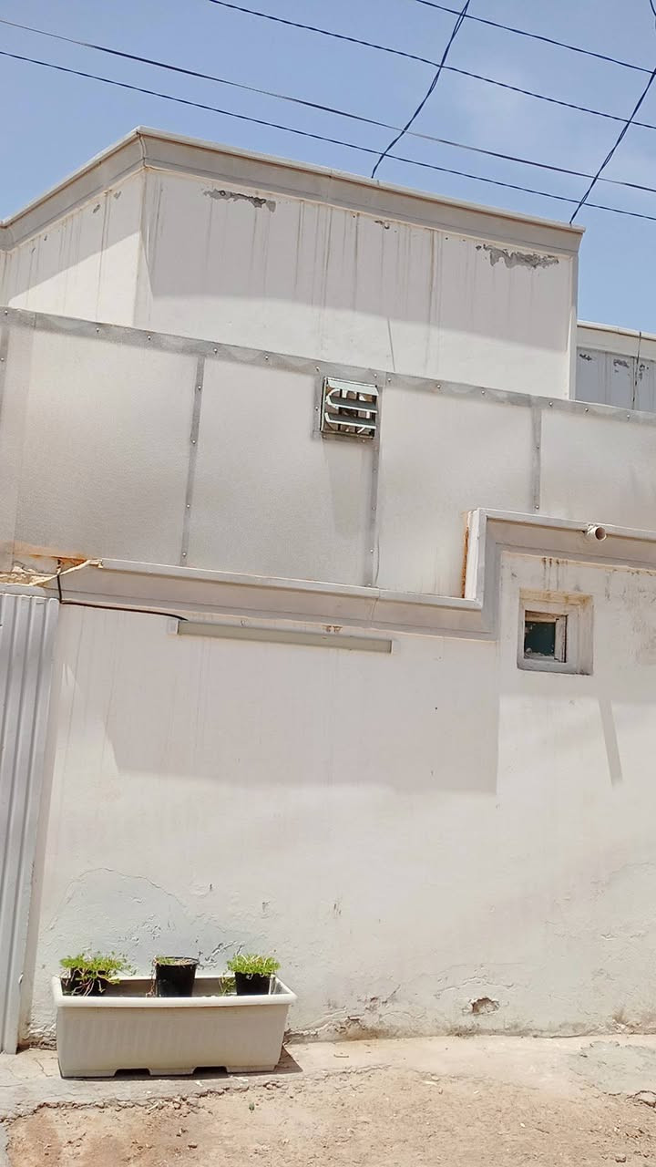 مظلة أو سقيفة للبيع عرضها ٦ أمتار
على عرض واجهية البيت قبل ٣ اشهر من سويتها  
وطولها مترين وانت نازل للمتر 
كلفتني 850 تقريبا 
اريدها ب550

حديد +مزجج ابو ٣ ملم قوي تركي 

مكانها كوفة /السهلة

التواصل /***********
