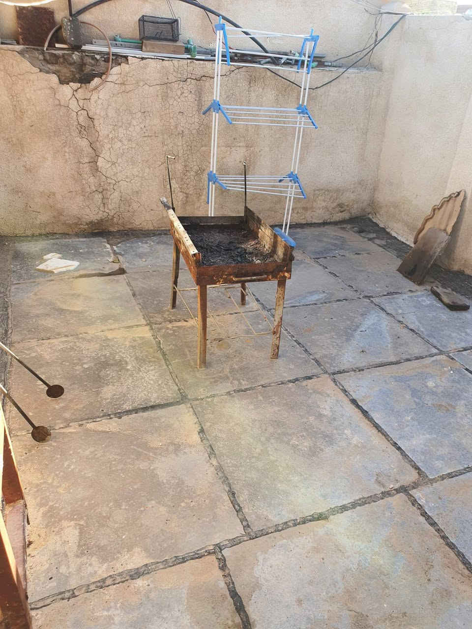 السلام عليكم بيت 75متر ثلاث طوابق كامل المكان الشعله ام نجم يم ملعب توري السعر 145وبي مجال بصيط للاستفسار ***********
