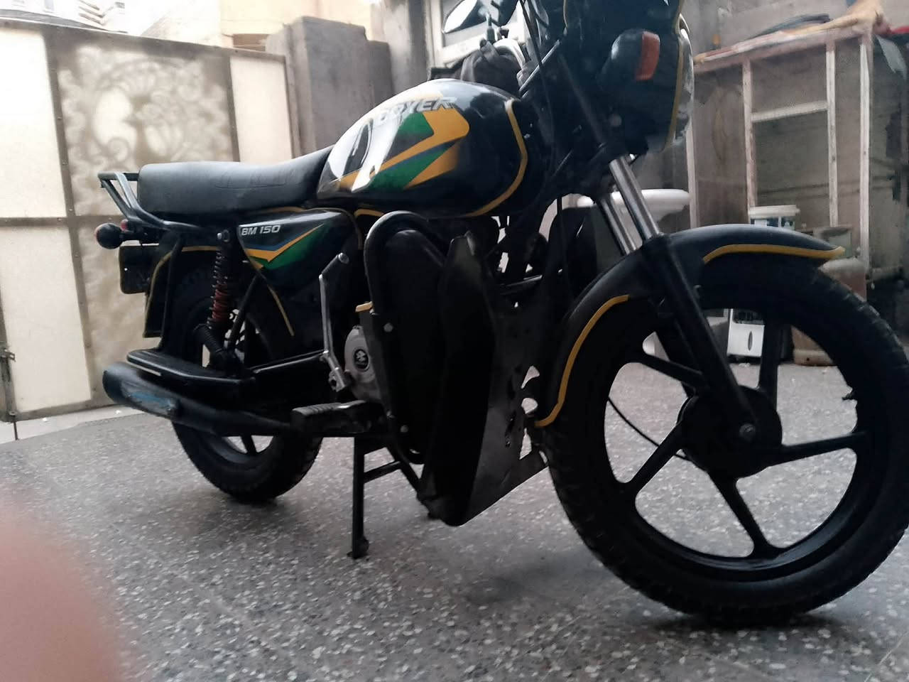 سلام عليكم شباب دراجه بوكسر موديل 22 كله شغاله نكره سلف بكل وقت مرقم بغداد نكليزي سنويه جديده هزه جديده مصفره غرامات سعر 2100 وبيه مجال مكان بغداد جديده ***********
